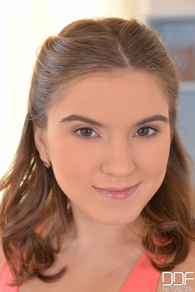 Александра, 22